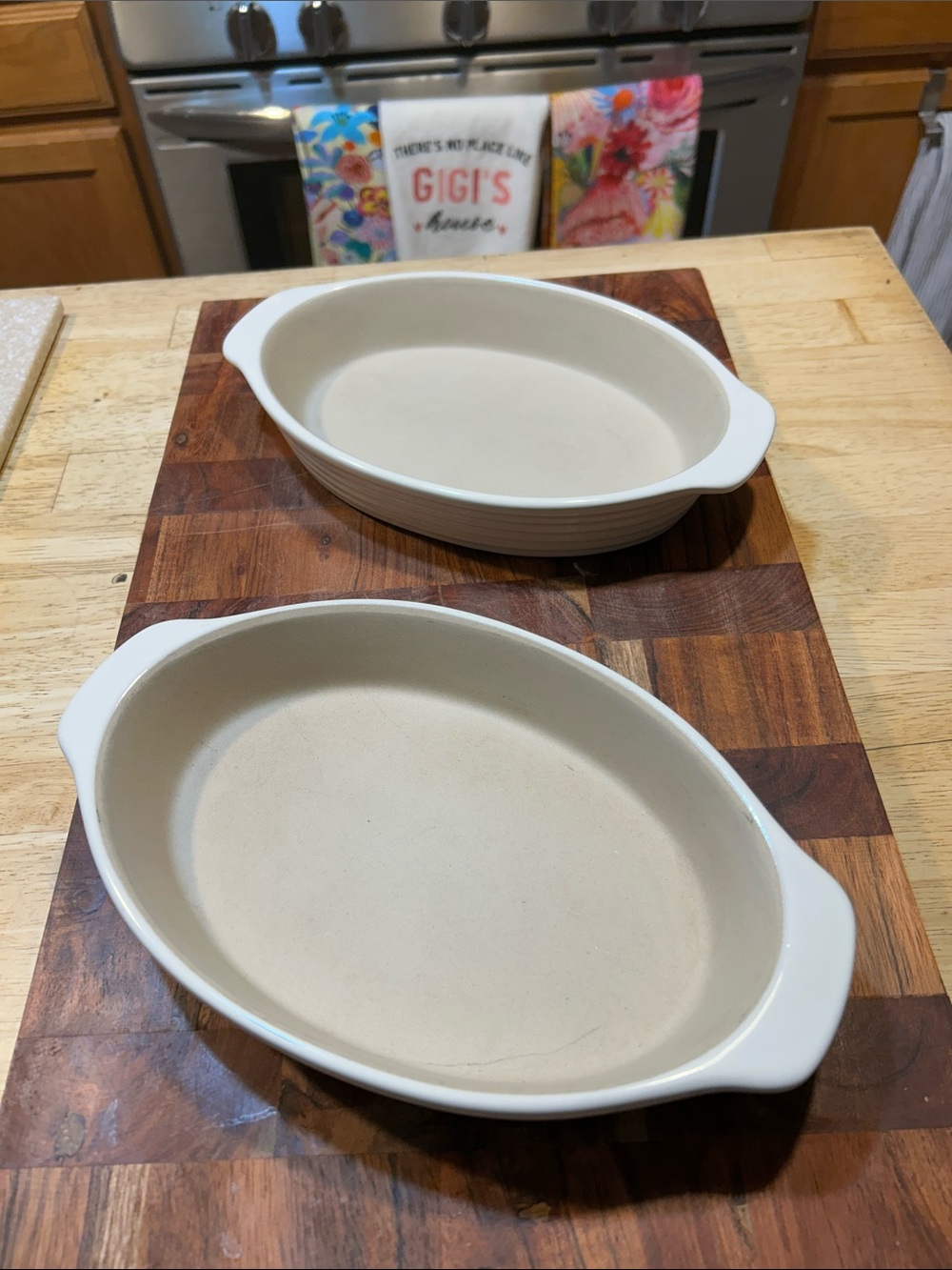Pampered chef stone ware family heritage Oval Baking Dishes - Set of 2